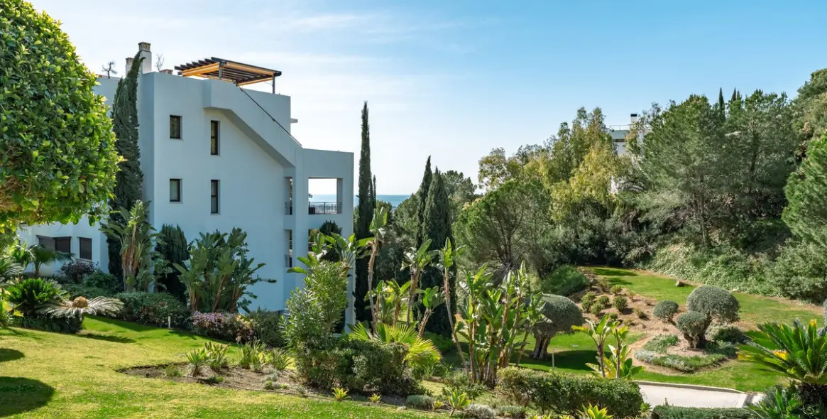 Venta de apartamento en planta media en La Quinta 36