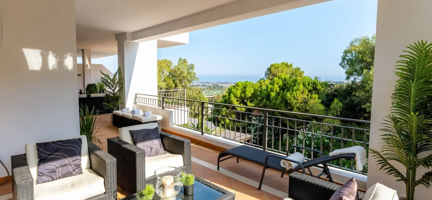 Sale of middle floor apartment in La Quinta 0