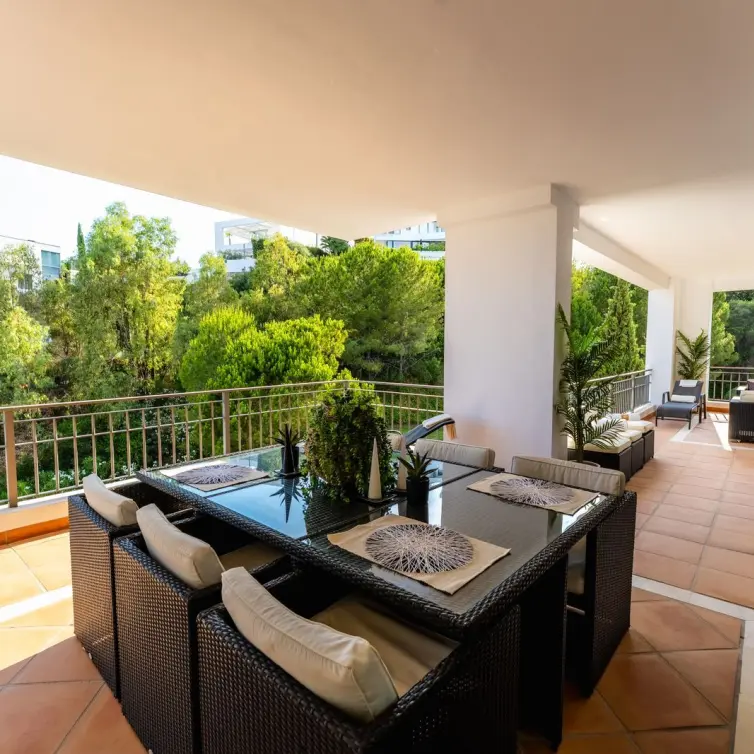 Sale of middle floor apartment in La Quinta