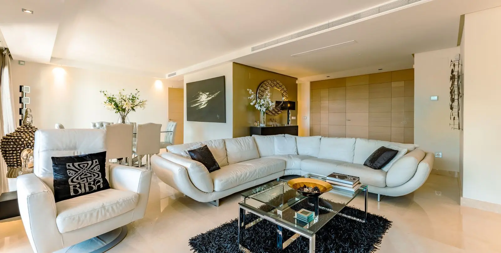 Sale of middle floor apartment in La Quinta 5