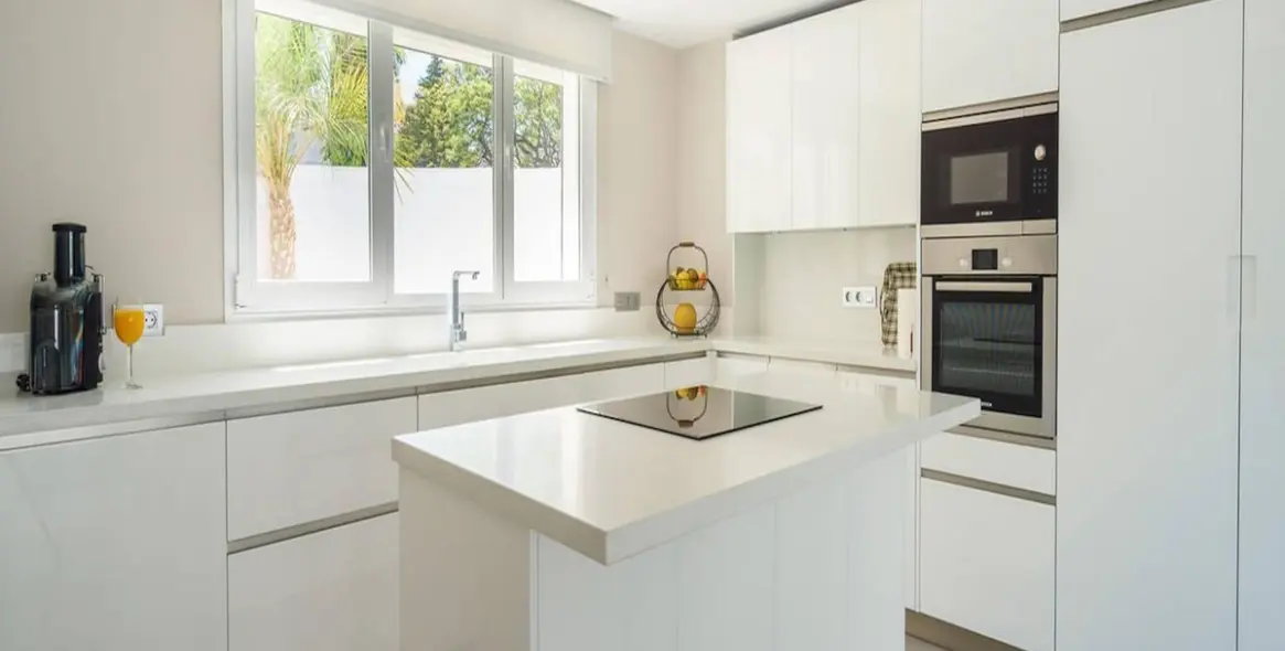 Sale of detached villa in Nueva Andalucía 11