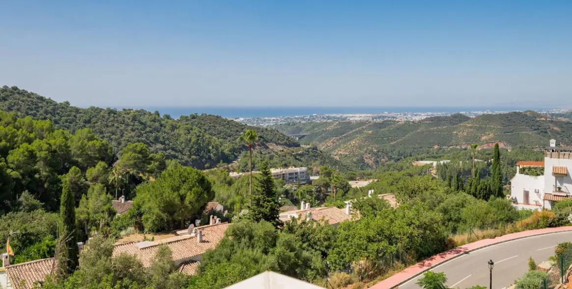 Venta de ático dúplex en Istán 9