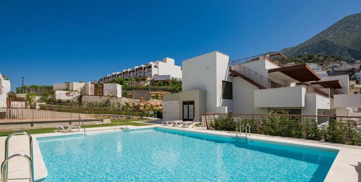 Venta de ático dúplex en Istán 20