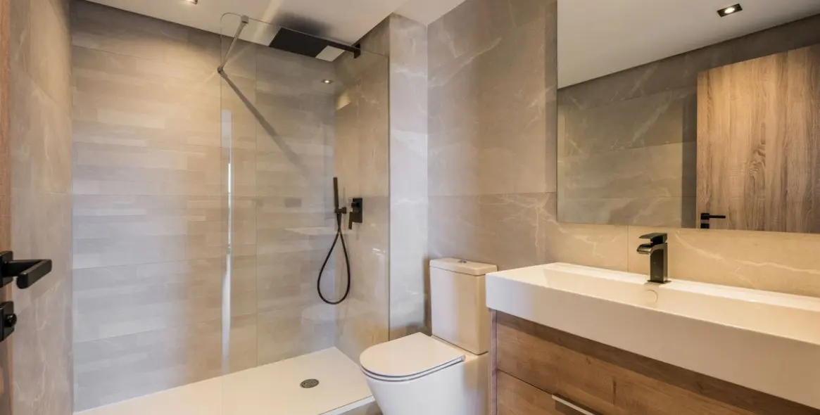 Venta de ático dúplex en Istán 25