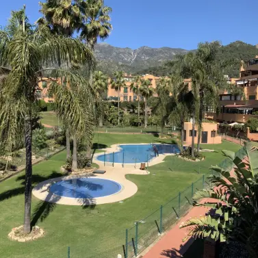 Продажа апартаментов на среднем этаже в Marbella