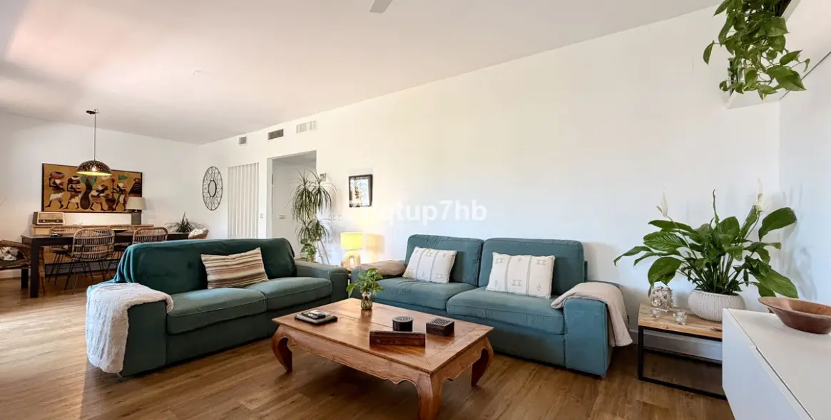 Sale of ground floor apartment in Estepona 2