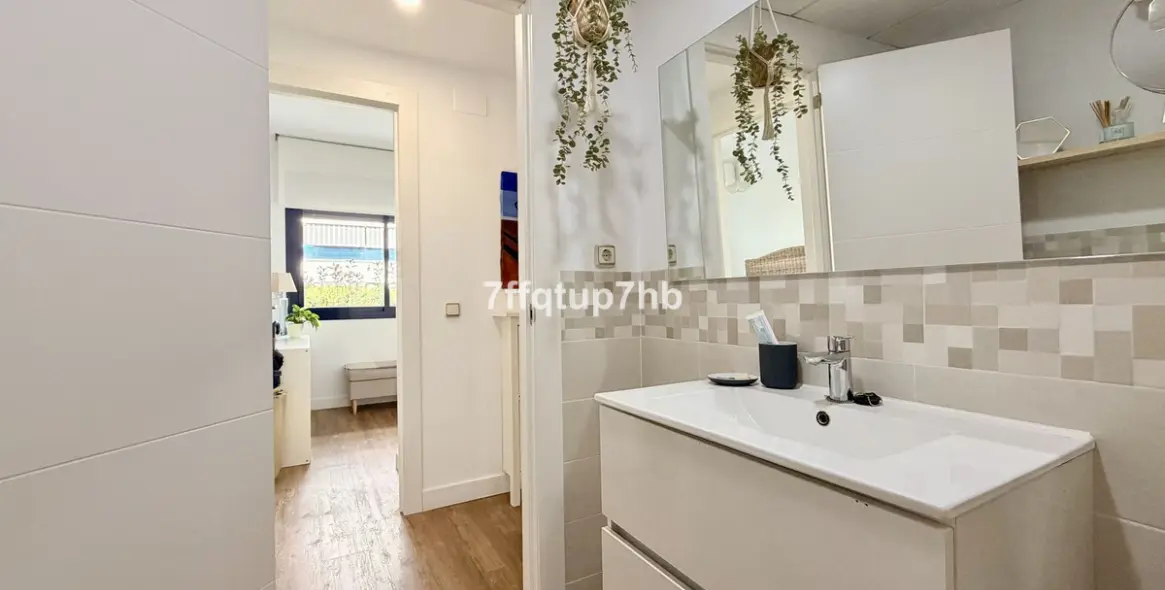 Sale of ground floor apartment in Estepona 12
