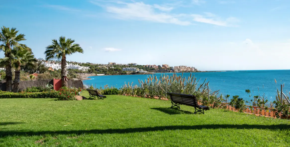 Sale of townhouse in Estepona 1