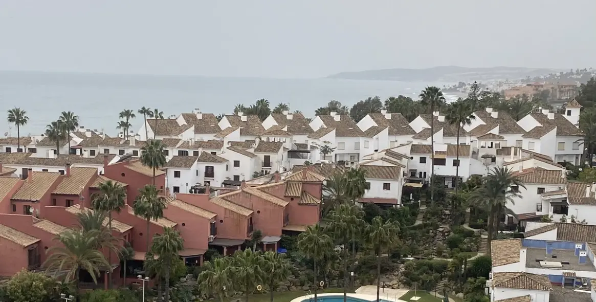 Sale of townhouse in Estepona 2