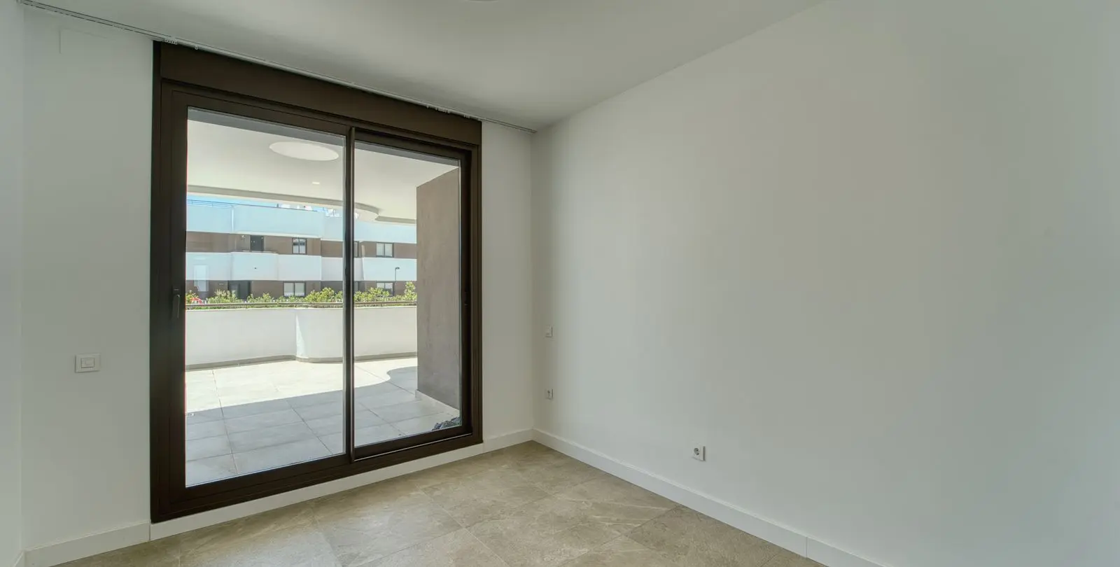 Venta de apartamento en planta baja en Estepona 5