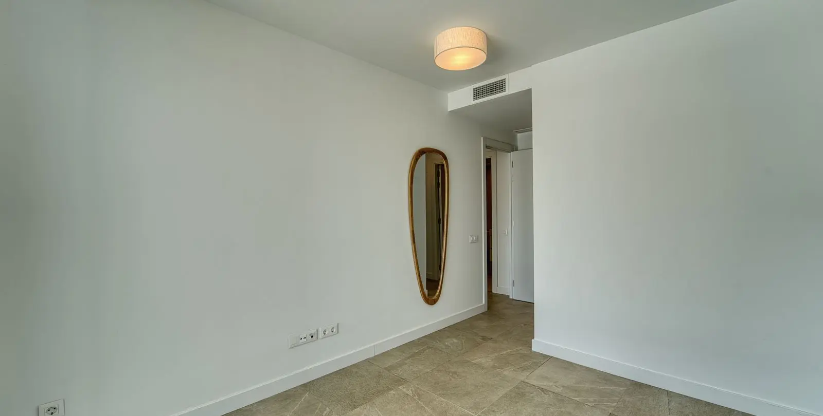 Venta de apartamento en planta baja en Estepona 7