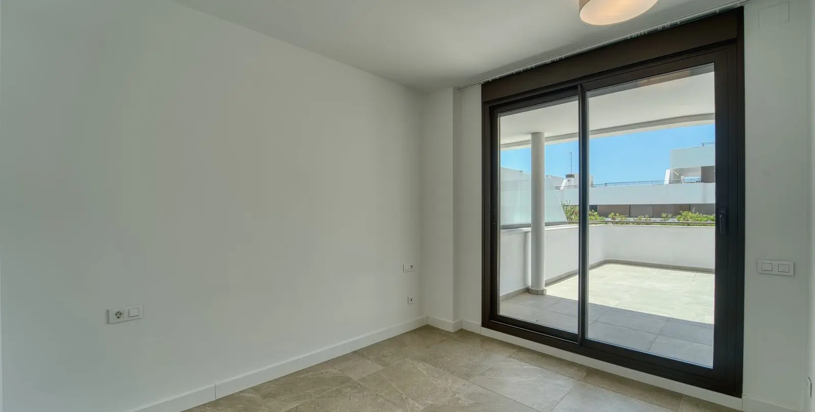 Venta de apartamento en planta baja en Estepona 11