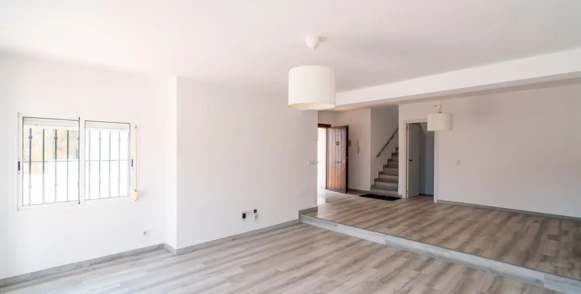 Продажа дома на две семьи в Torremuelle 12