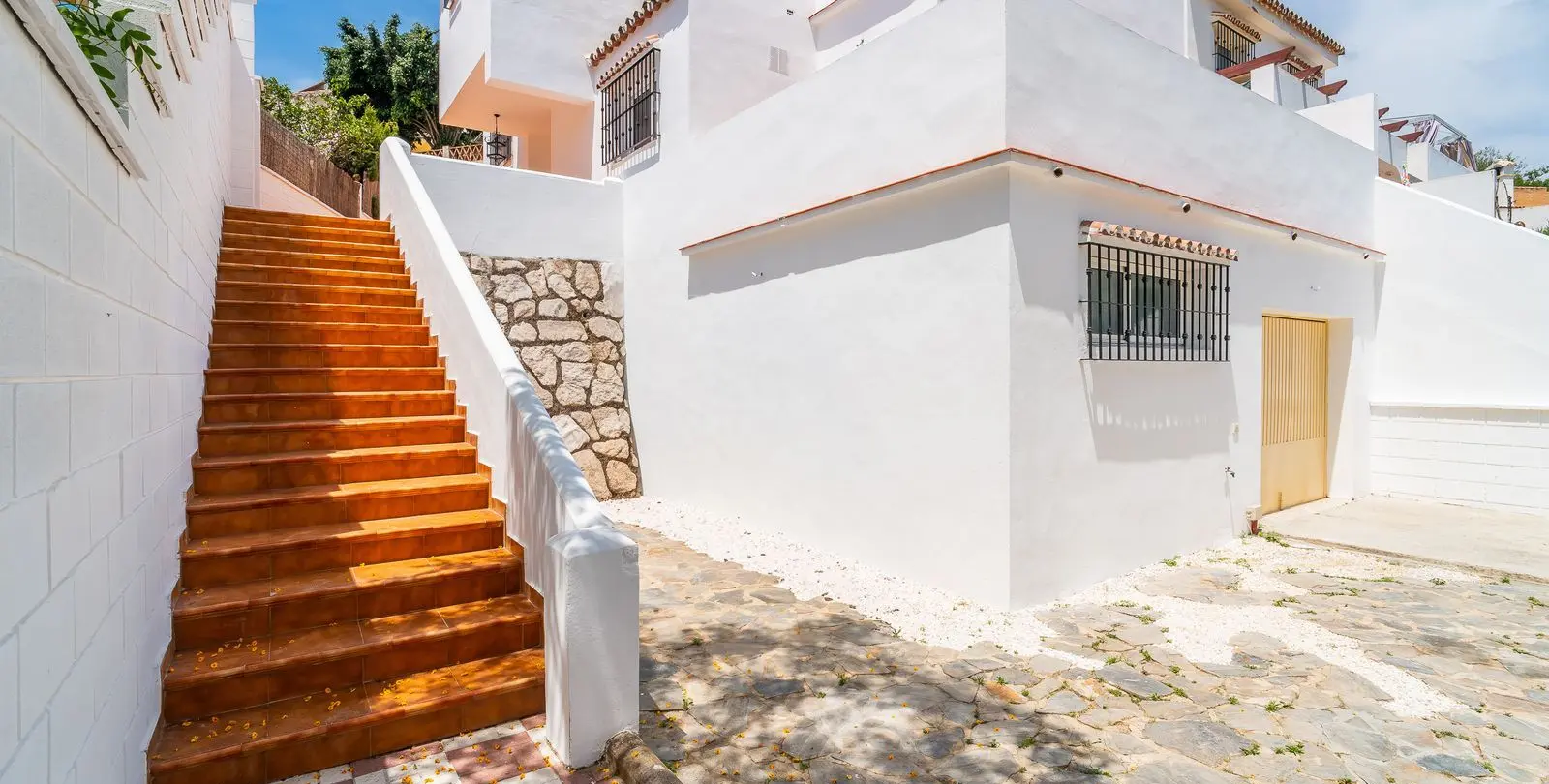 Продажа дома на две семьи в Torremuelle 2