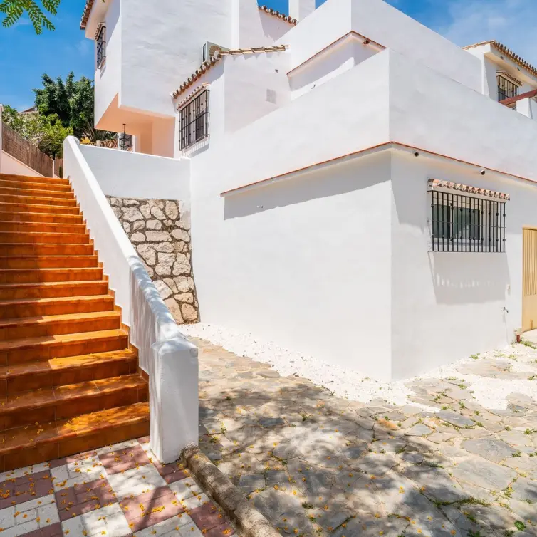 Продажа дома на две семьи в Torremuelle