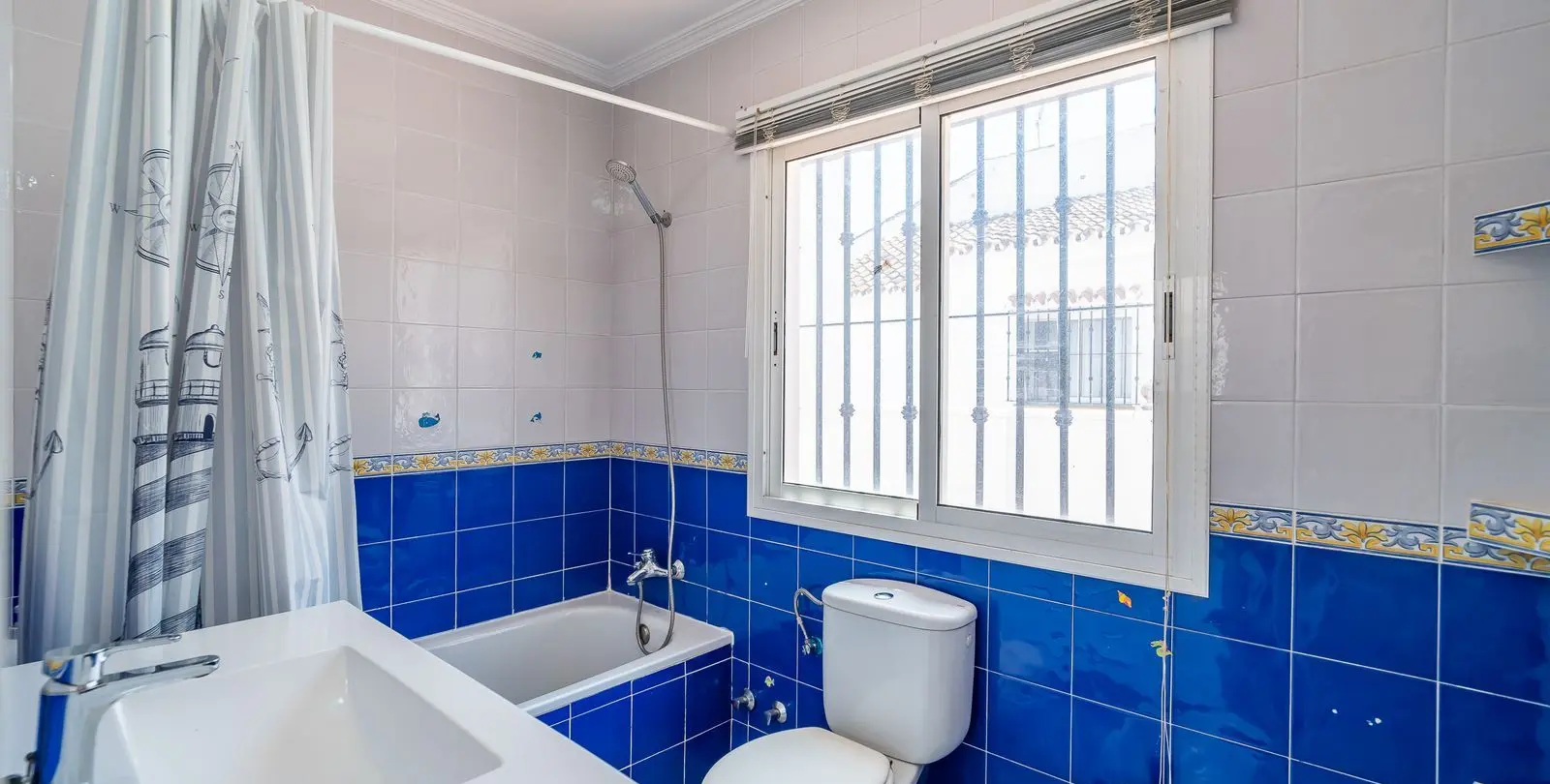 Продажа дома на две семьи в Torremuelle 10