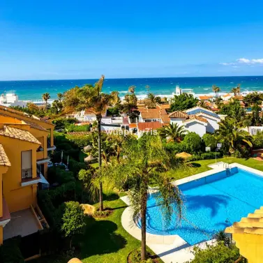 Продажа двухуровневых апартаментов в Costabella