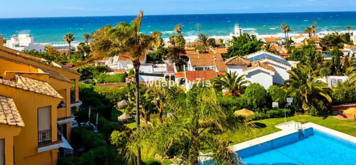 Продажа двухуровневых апартаментов в Costabella 0