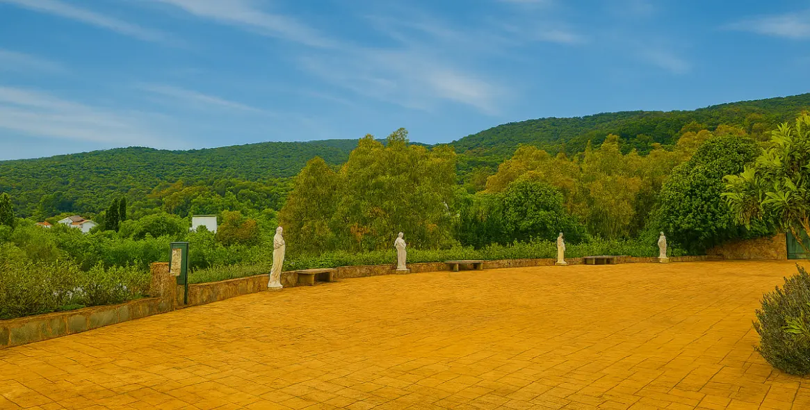 Sale of apartment complex in Gaucín 8