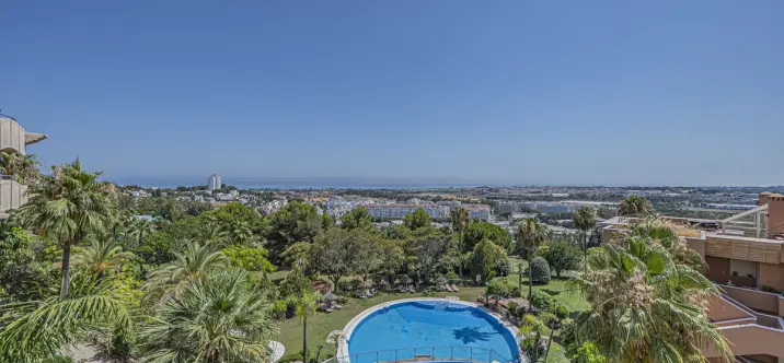 Venta de apartamento en planta media en Nueva Andalucía 0