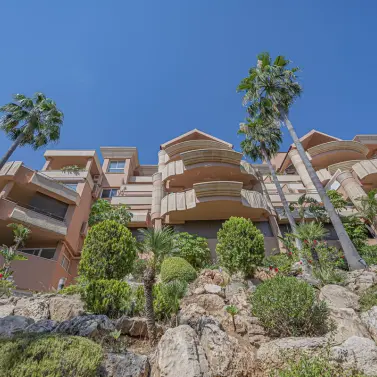 Venta de apartamento en planta media en Nueva Andalucía