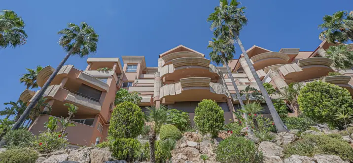 Venta de apartamento en planta media en Nueva Andalucía 3