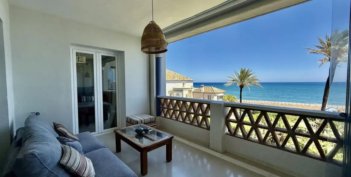 Sale of penthouse duplex in Casares Playa 18