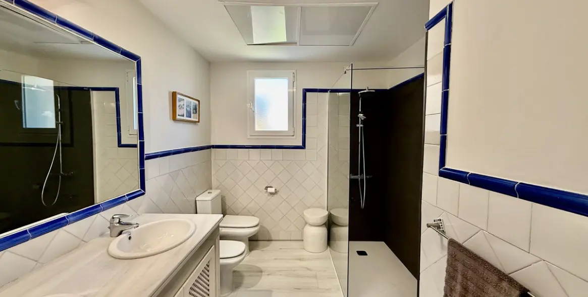 Sale of penthouse duplex in Casares Playa 31