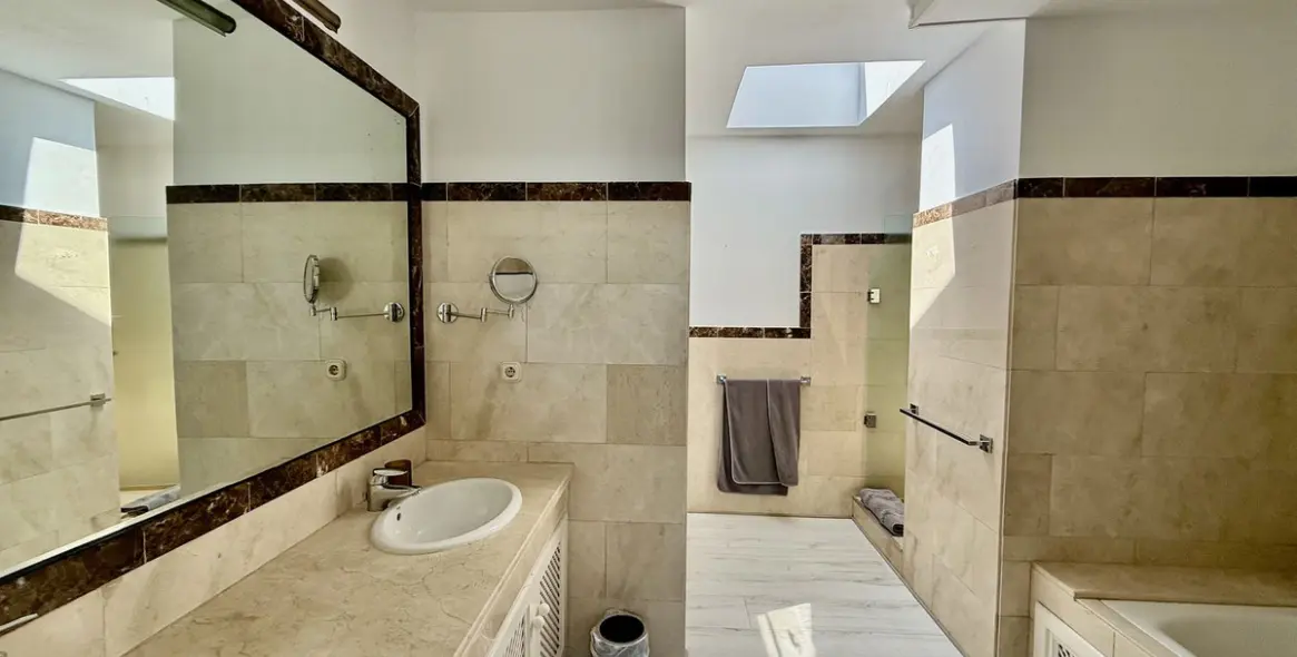 Sale of penthouse duplex in Casares Playa 62