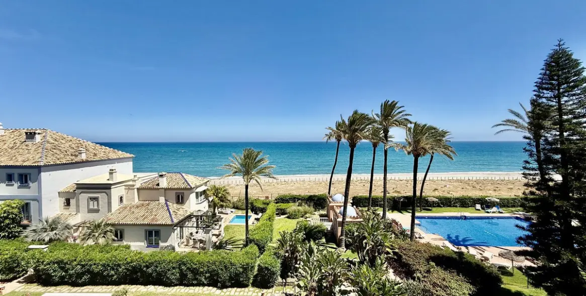 Sale of penthouse duplex in Casares Playa 71
