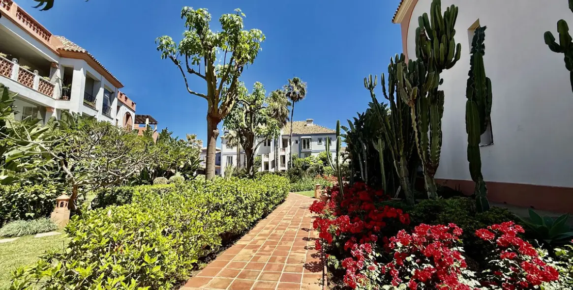 Sale of penthouse duplex in Casares Playa 72