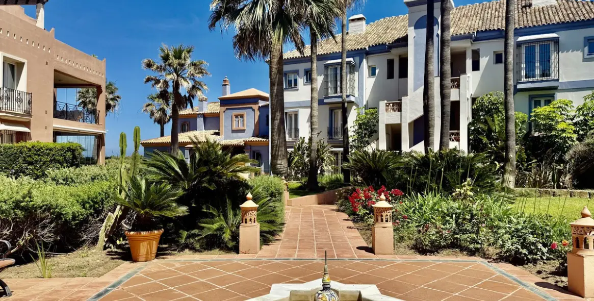Sale of penthouse duplex in Casares Playa 75