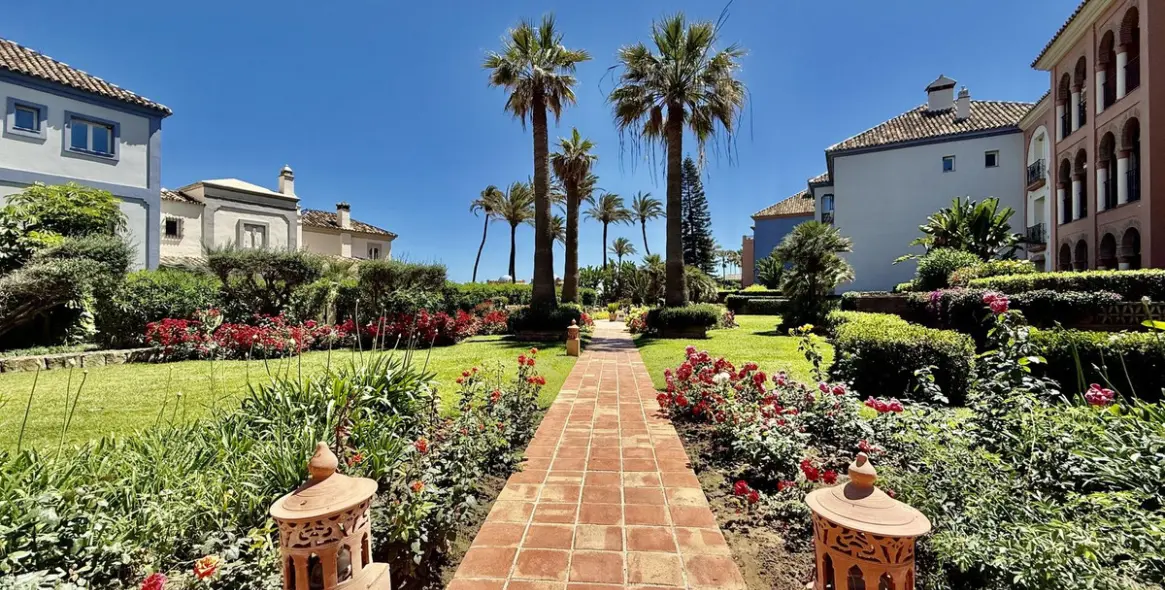 Sale of penthouse duplex in Casares Playa 76