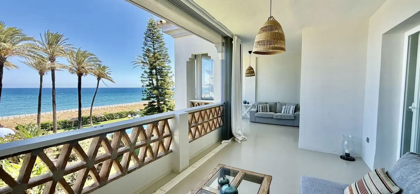 Продажа двухуровневого пентхауса в Casares Playa 2