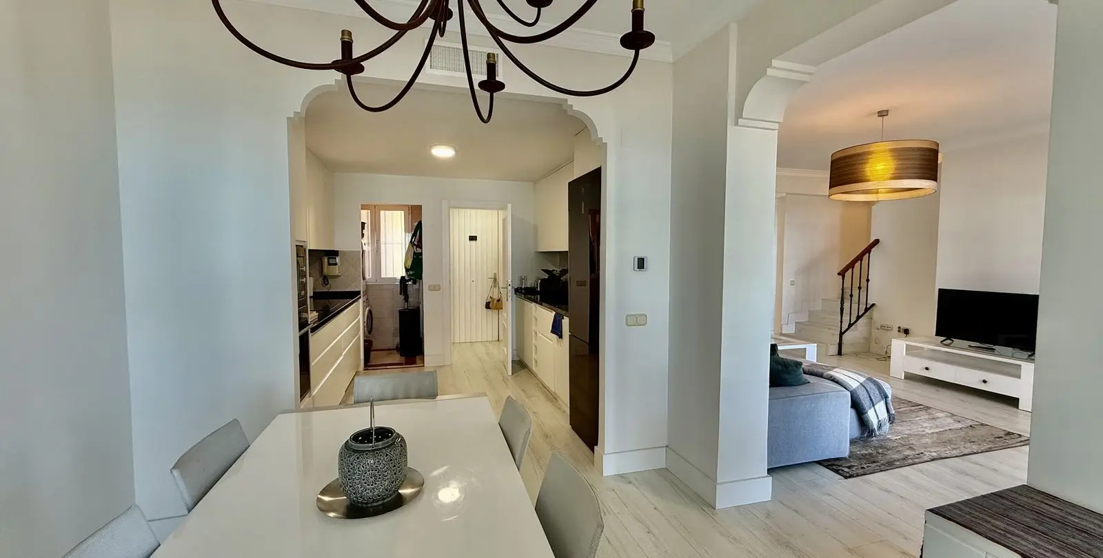 Продажа двухуровневого пентхауса в Casares Playa 11