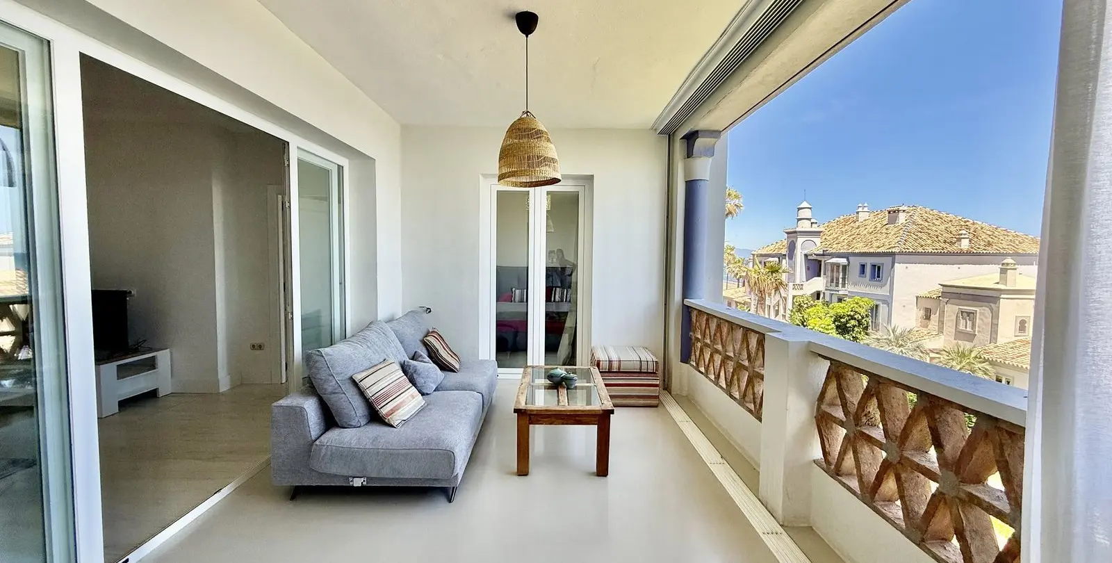 Продажа двухуровневого пентхауса в Casares Playa 18