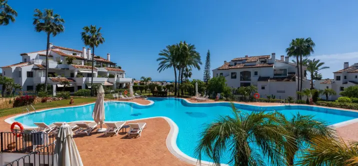 Venta de apartamento en planta baja en The Golden Mile 0