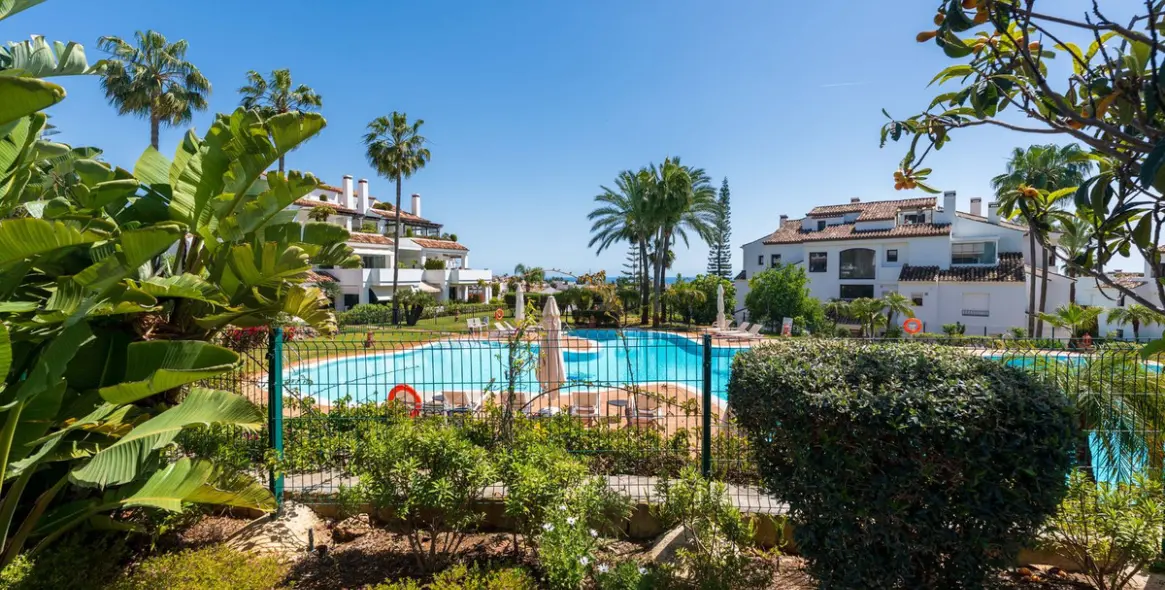 Venta de apartamento en planta baja en The Golden Mile 68