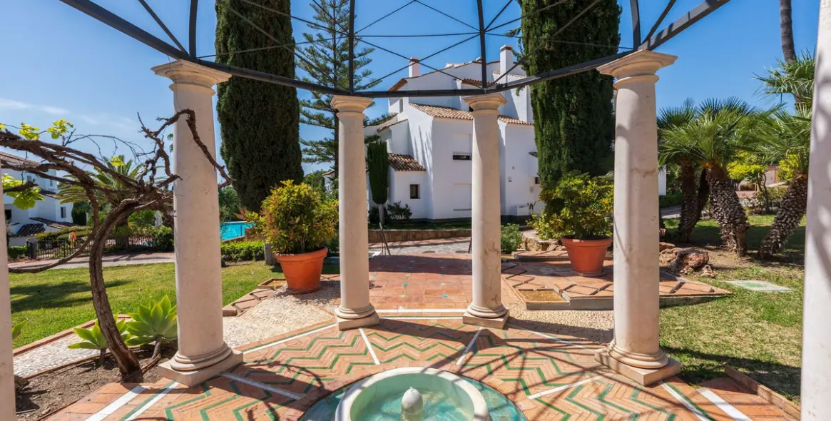 Venta de apartamento en planta baja en The Golden Mile 70