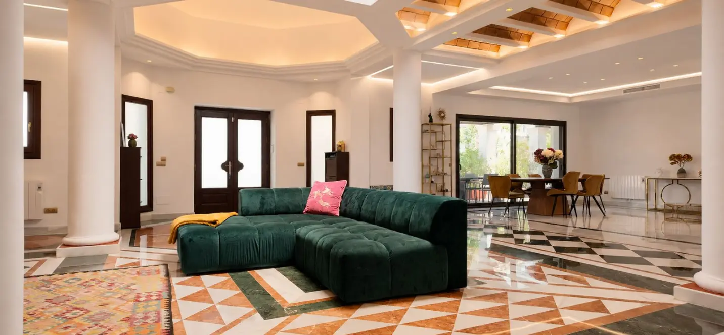 Sale of detached villa in The Golden Mile 0