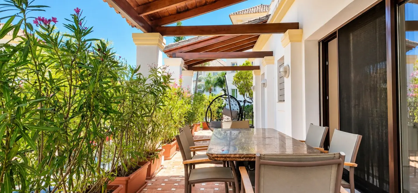 Sale of detached villa in The Golden Mile 1