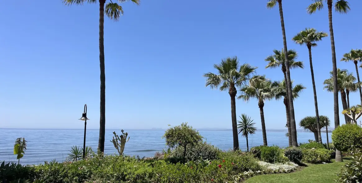 Venta de apartamento en planta baja en New Golden Mile 1