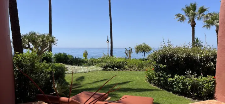 Venta de apartamento en planta baja en New Golden Mile 1