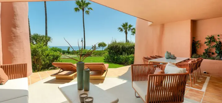 Venta de apartamento en planta baja en New Golden Mile 2