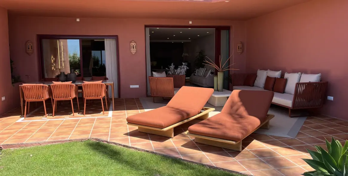 Venta de apartamento en planta baja en New Golden Mile 5