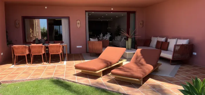 Venta de apartamento en planta baja en New Golden Mile 4