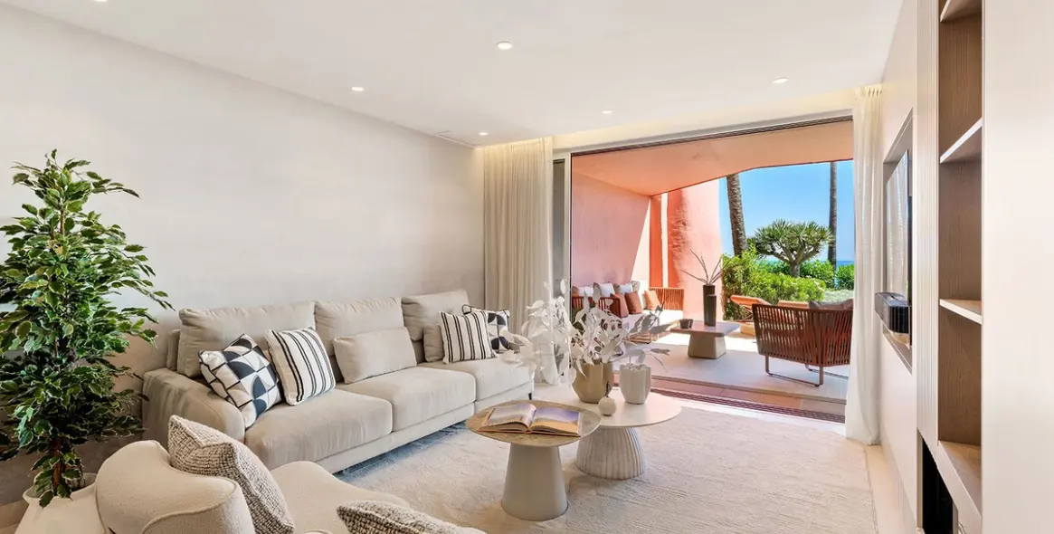Venta de apartamento en planta baja en New Golden Mile 8