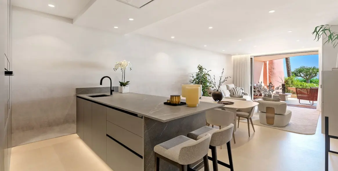 Venta de apartamento en planta baja en New Golden Mile 12