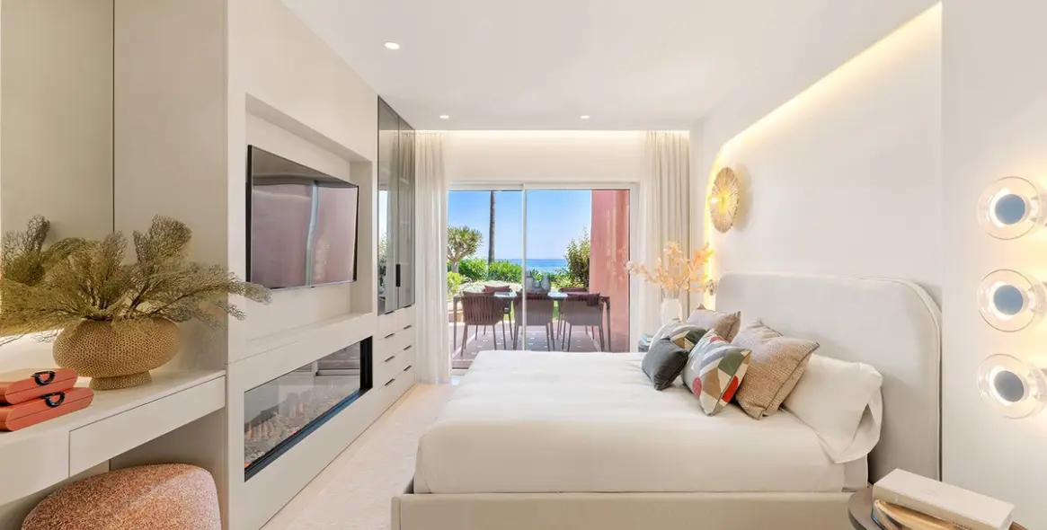 Venta de apartamento en planta baja en New Golden Mile 16