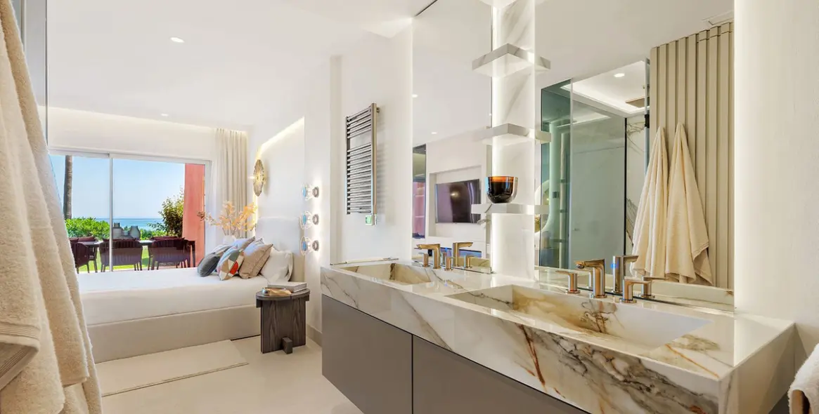 Venta de apartamento en planta baja en New Golden Mile 18